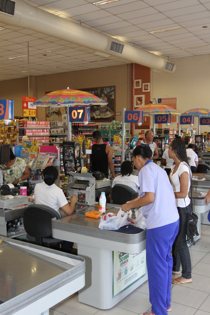 Movimentação em supermercado: funcionamento em horários diferenciados. Foto: Fernando Ribeiro