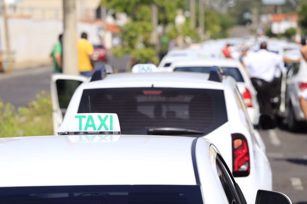 O motivo das reivindicações, segundo os taxistas, seria a má organização de transportes em frente a Estação Ferroviária. Foto/ Divulgação