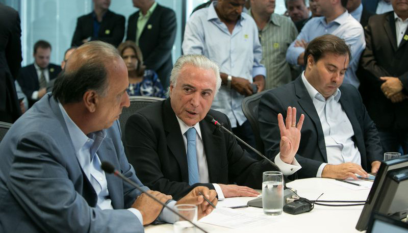 Temer na reunião com Pezão e Rodrigo Maia. Foto: Alan Santos/PR