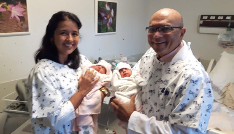 Os médicos Luciana e Joaquim Lopes com as gêmeas. Foto: Instagram