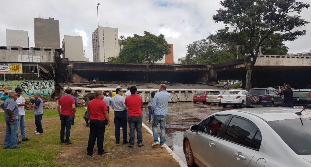 Neste momento, o eixo rodoviário está interditado ao tráfego. Foto: SBT/Brasília