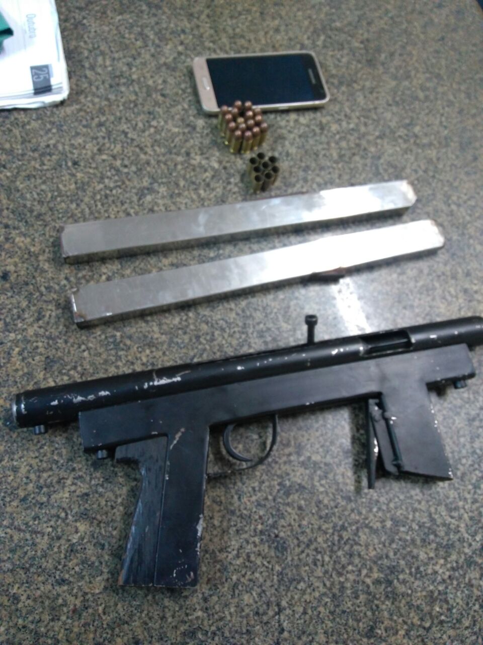 Objetos encontrados com o detido em Vila Velha. Foto/ Leone Oliveira