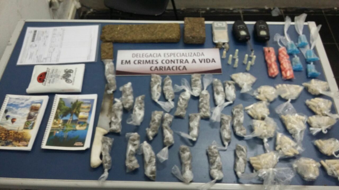 Material encontrado na residência do suspeito que se encontra foragido. Foto/ Whatsap