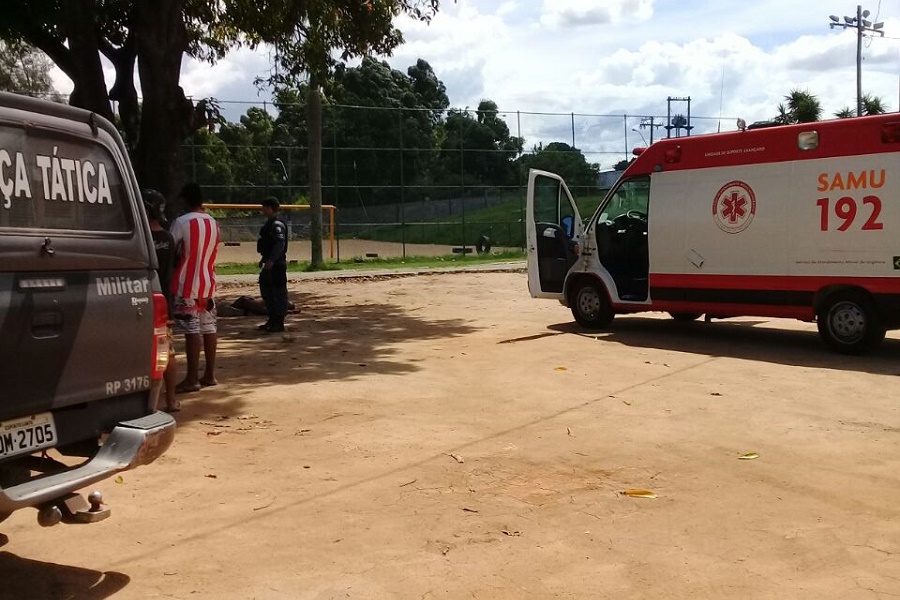 Corpo foi encontrado próximo a quadra em frente a prefeitura. Foto: Reprodução
