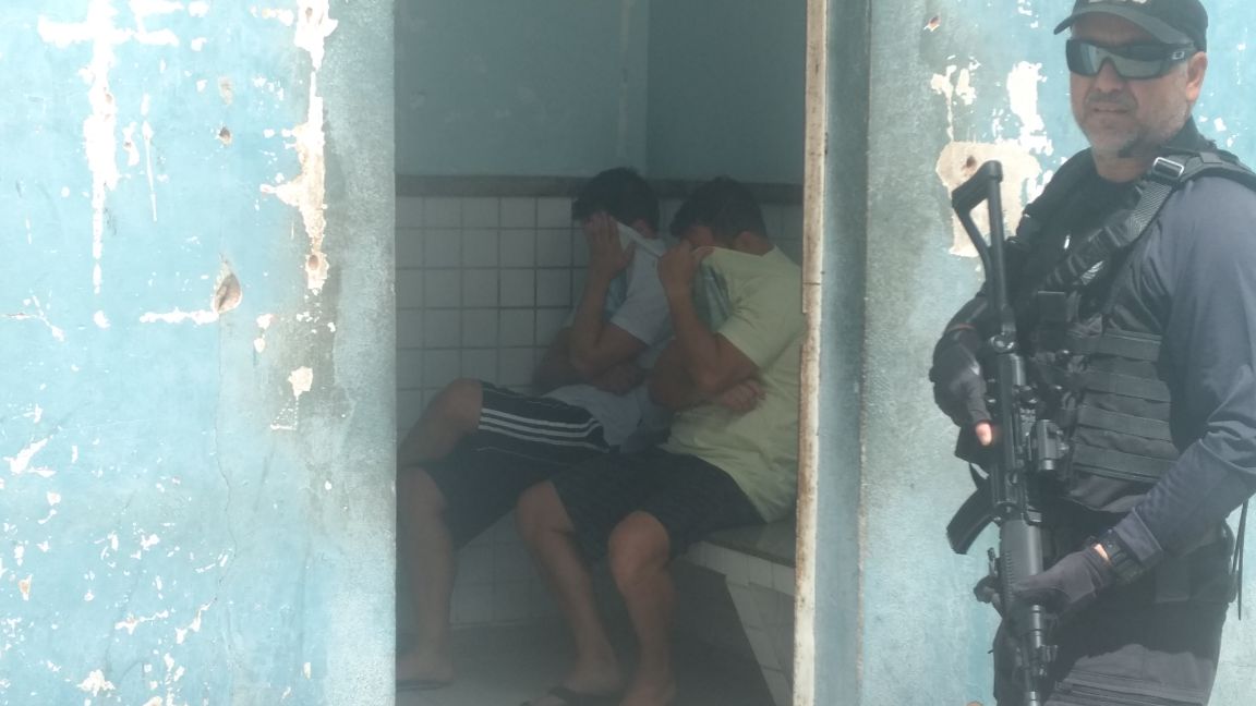 Médicos presos aguardam por exame no DML de Vitória. Foto: Simony Giuberti