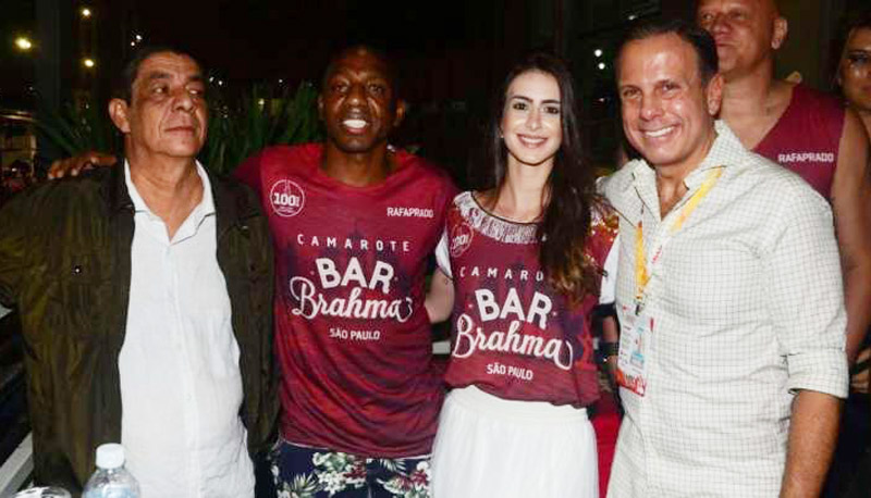 Zeca precisou ser convocado por empresário do camarote para tirar a foto com Dória. Foto: Twitter
