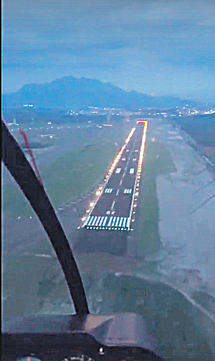 Pista do novo aeroporto iluminada durante testes. Foto: Felipe Izar / Assessoria da senadora Rose de Freitas