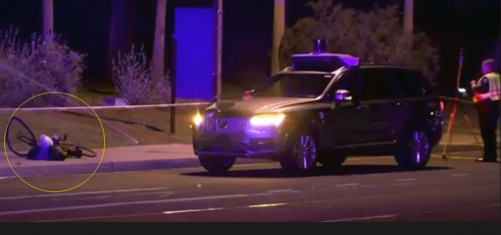Imagem mostra a cena após o acidente com o carro autônomo. Foto: Reprodução
