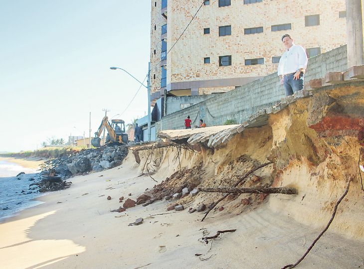 O síndico James Graupner é um dos poucos moradores que permaneceu no prédio. Foto: Roberta Bourguignon