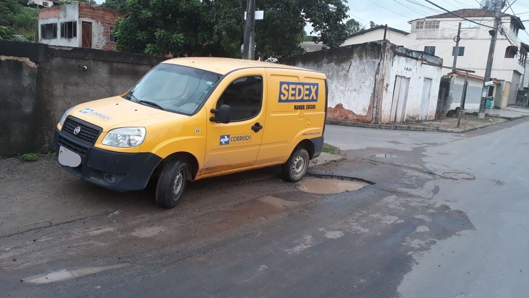 Veículo dos Correios recuperado após roubo. Foto: Divulgação / PM