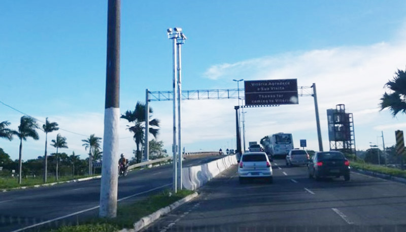 Câmeras estão instaladas nas principais vias de Vitória, como a descida da Segunda Ponte. Foto: Divulgação/PMV