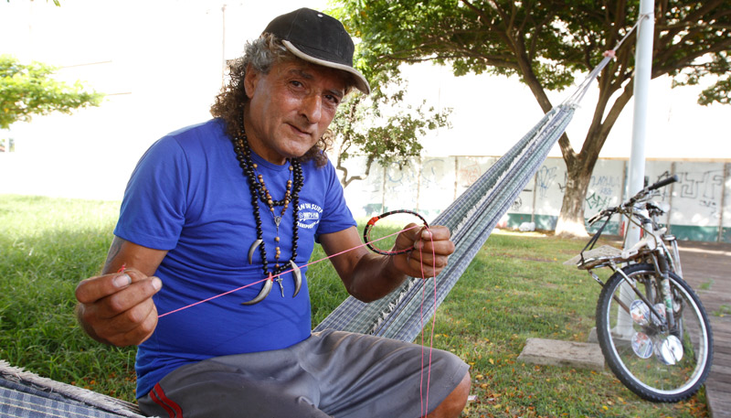 Hector Daniel está acampado na Praça do Papa. Foto: Thiago Coutinho/AT