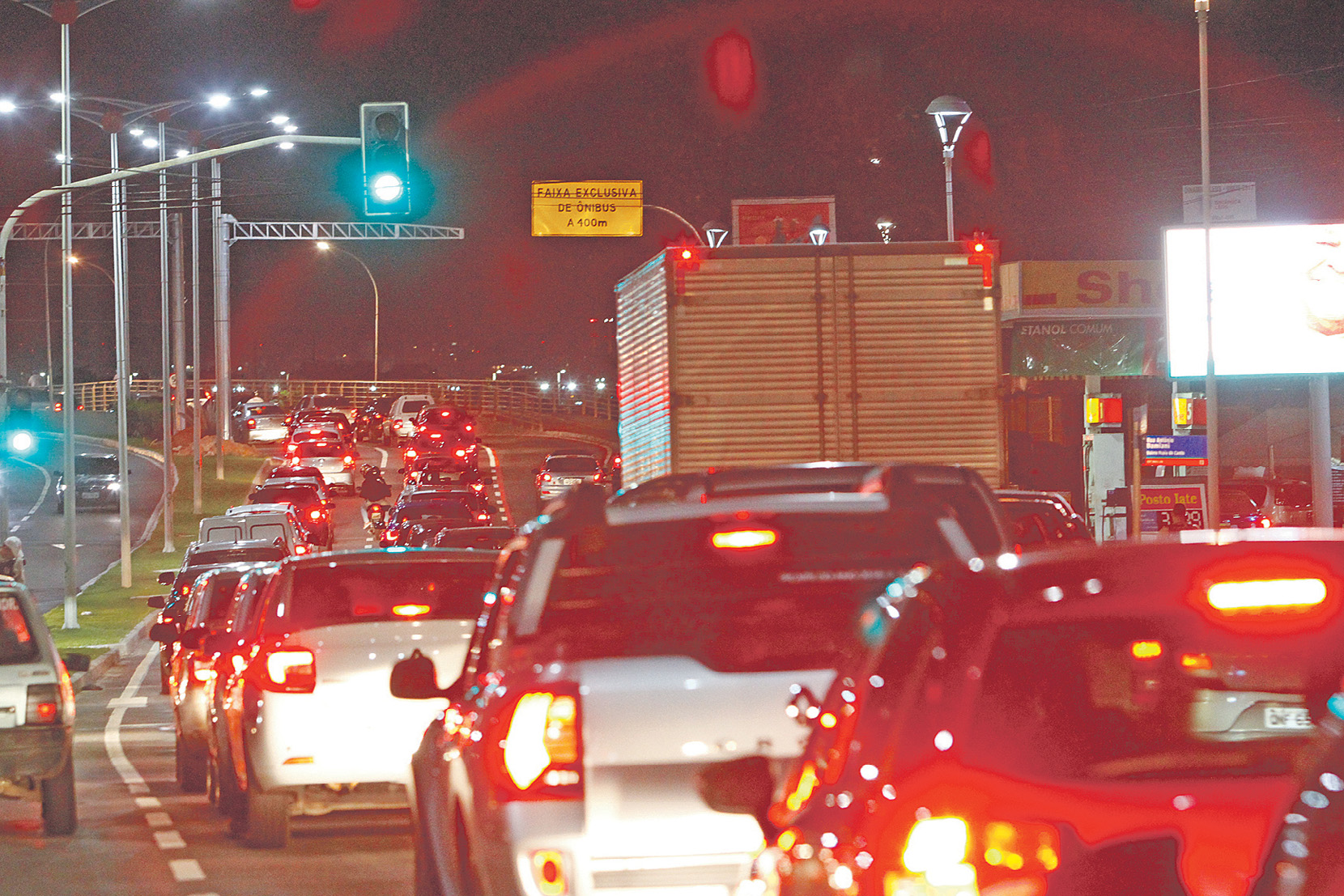 Congestionamento na avenida Saturnino de Brito, na Praia do Canto, no sentido Dante Michelini: reclamações. Foto: Beto Morais 19/03/2018
