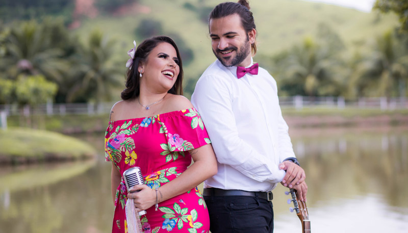 O casal embarca nesta quarta-feira (14) para a França, onde, no dia 17, participam de casamentos. Foto: Divuilgação