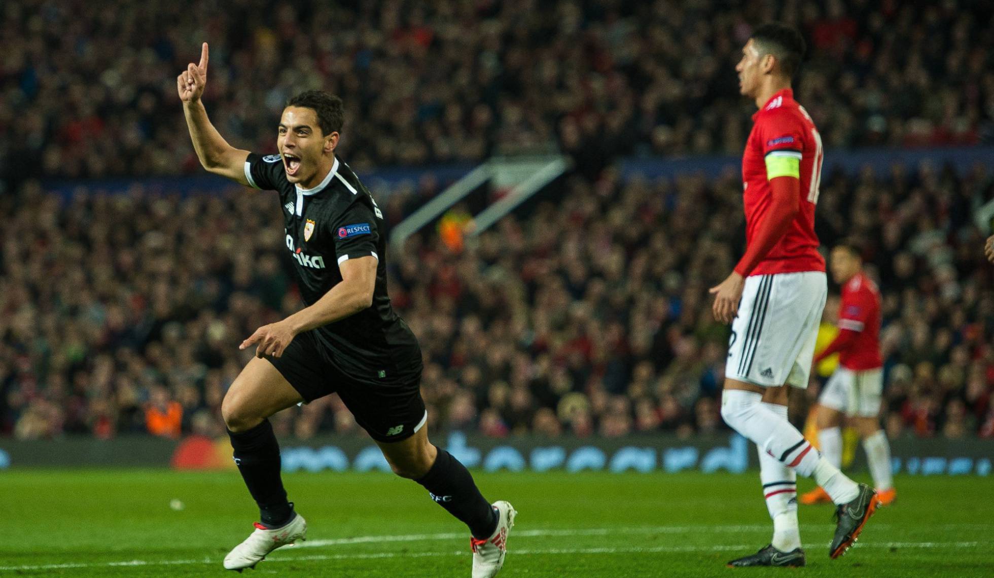 Ben Yedder comemora o segundo gol espanhol.Foto/Peter Poweel Efe