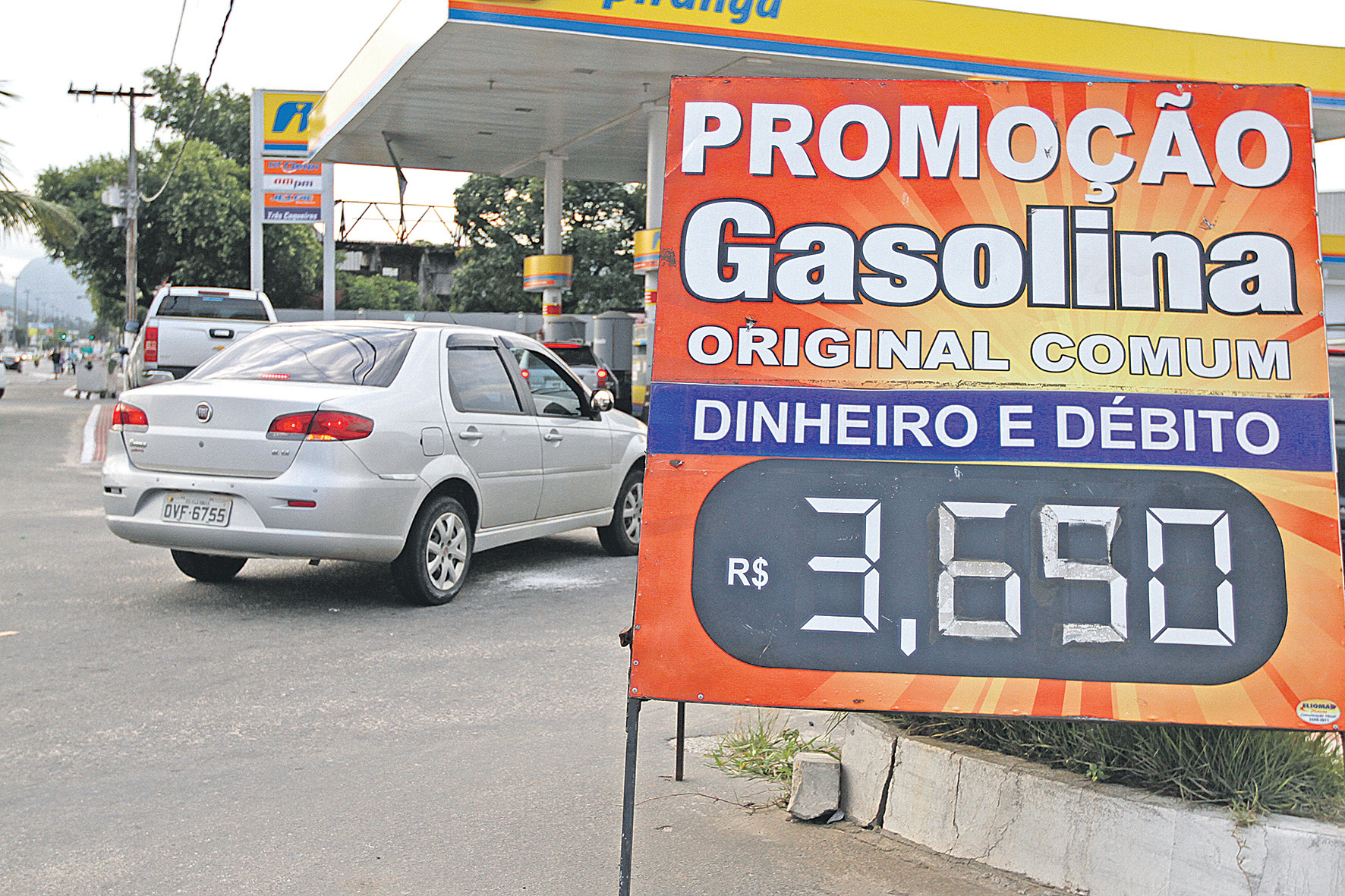 Posto em Vila Velha vendia gasolina a R$ 3,65 e frentista disse que valor pode cair para R$ 3,50 esta semana. Foto: Thiago Coutinho