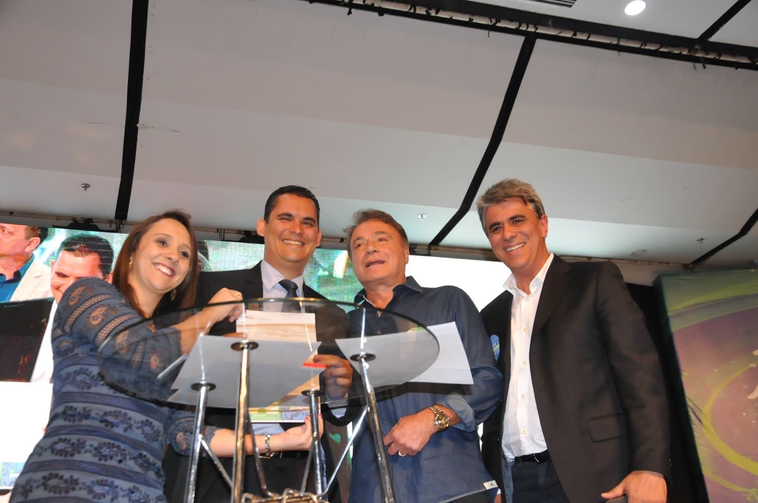 Renata Abreu, Gilson Daniel, Álvaro Dias e Hudson Leal na filiação de Gilson ao Podemos