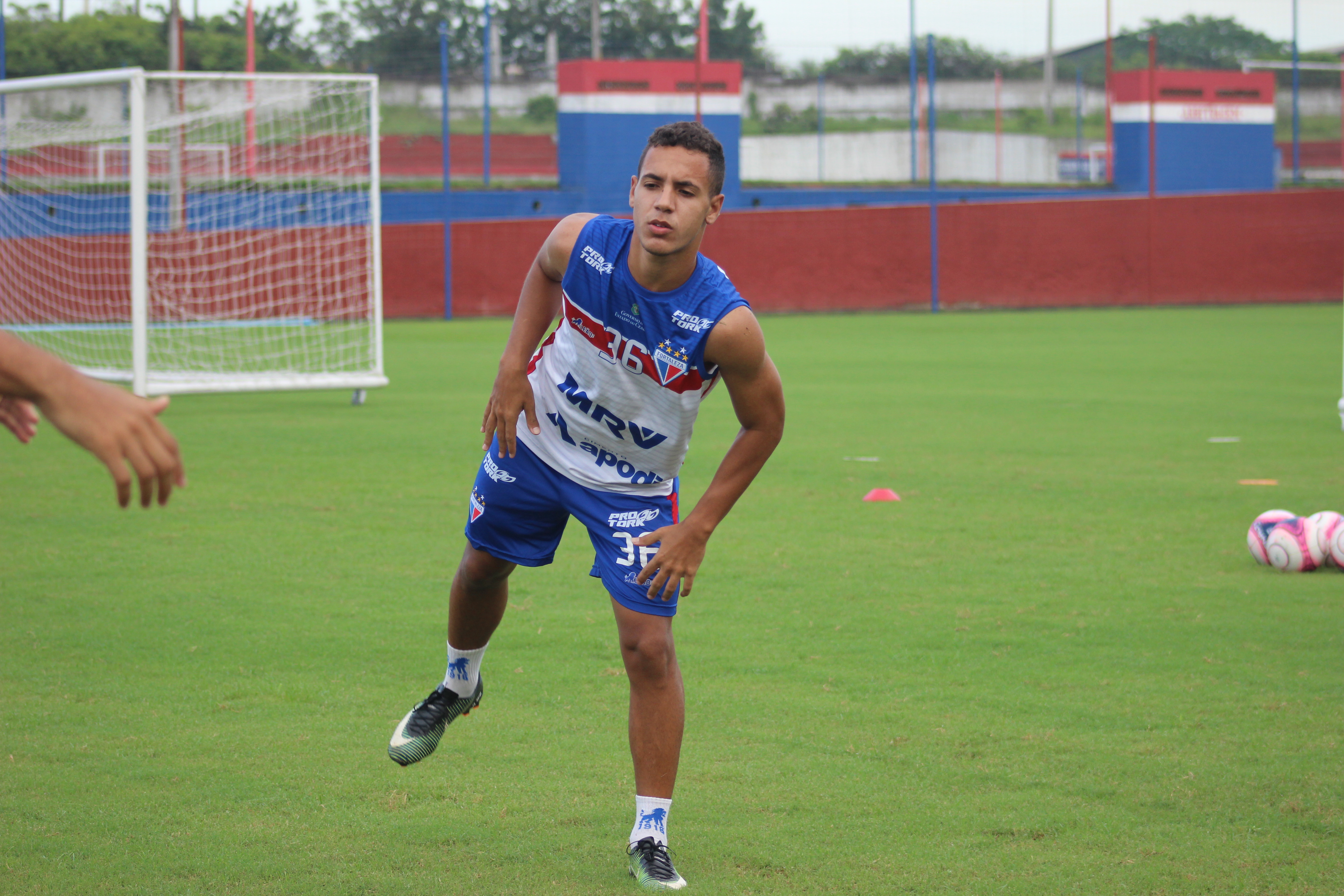 Rogerinho está na expectativa de entrar em campo pela primeira vez no profissional. Foto: Leonardo Moreira/Fortaleza EC