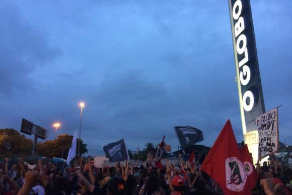 Protesto no parque gráfico de O Globo. Foto: Divulgação / MST