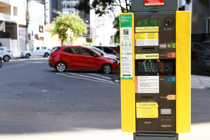 Parquímetro na Praia do Canto: ao todo, oito bairros de Vitória contam com 5.107 vagas de rotativo. Foto: Thiago Coutinho/AT