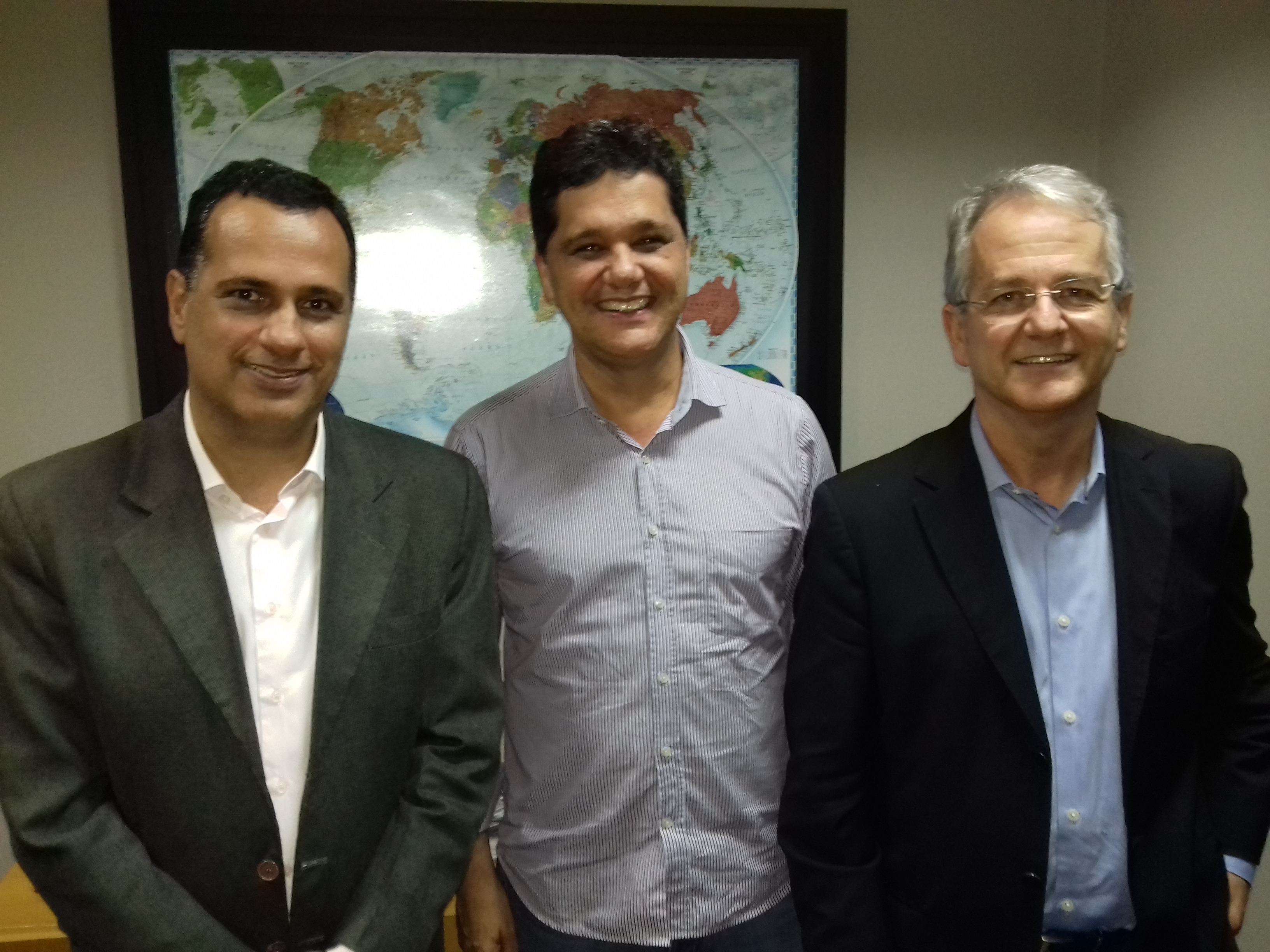 Na foto: Max Filho, Ricardo Ferraço e César Colnago