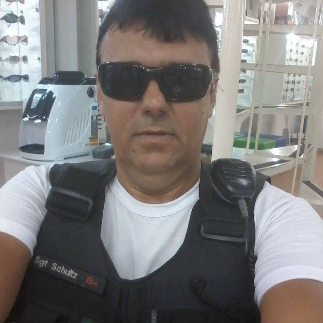 O sargento foi socorrido pelo filho, que estava com ele no momento do crime. Foto compartilhada via WhatsApp