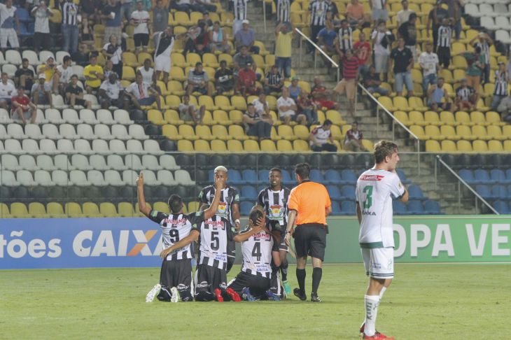Time comemora a classificação à Final. Foto: Beto Morais/AT