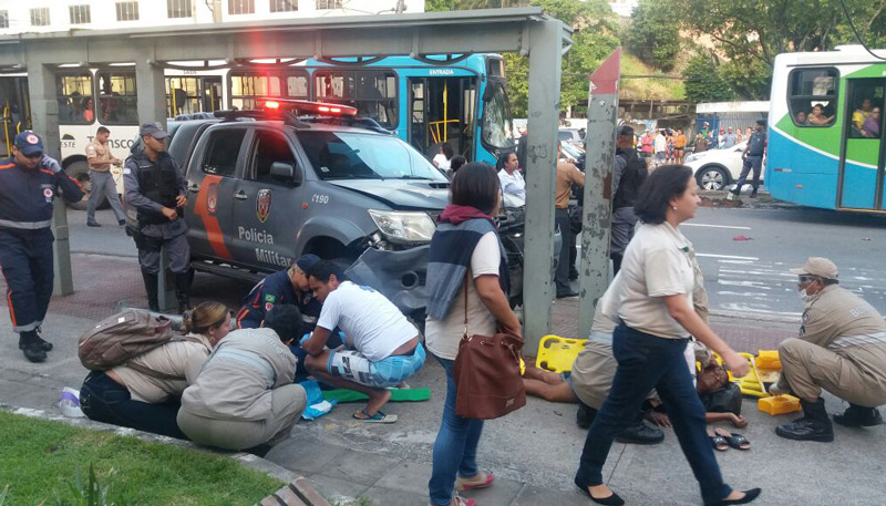 As duas vítimas estavam em um ponto de ônibus na Avenida Beira Mar. Foto: Rafael Gomes/AT
