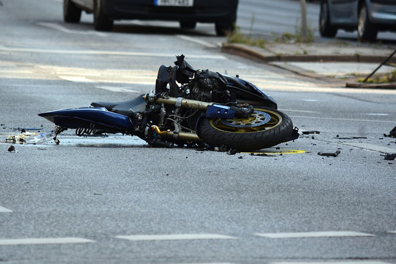 O motociclista sofreu fraturas e precisou ficar 90 dias de repouso. Foto: Divulgação.