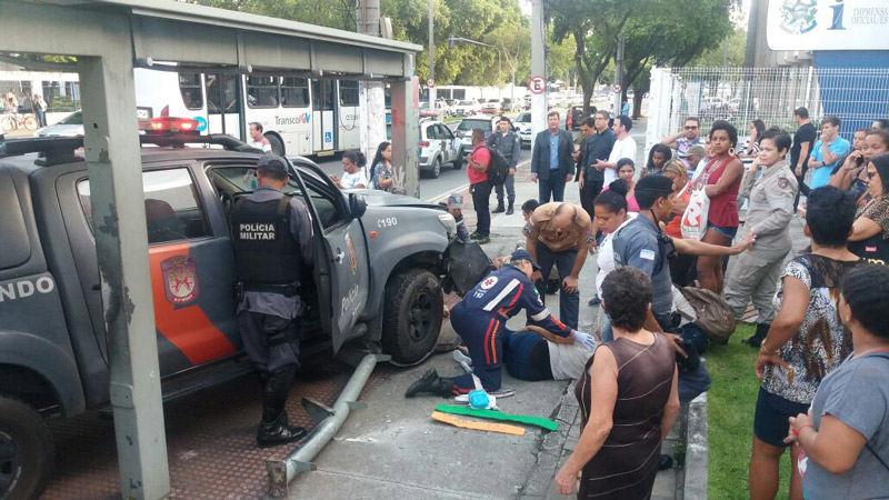 Acidente na Avenida Beira Mar. Foto: Rafael Gomes/AT