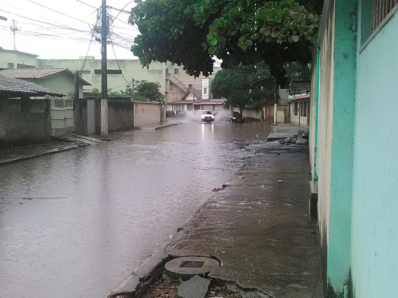 Rua alagada em Ilha dos Ayres, em Vila Velha. Foto: Bruno Freitas
