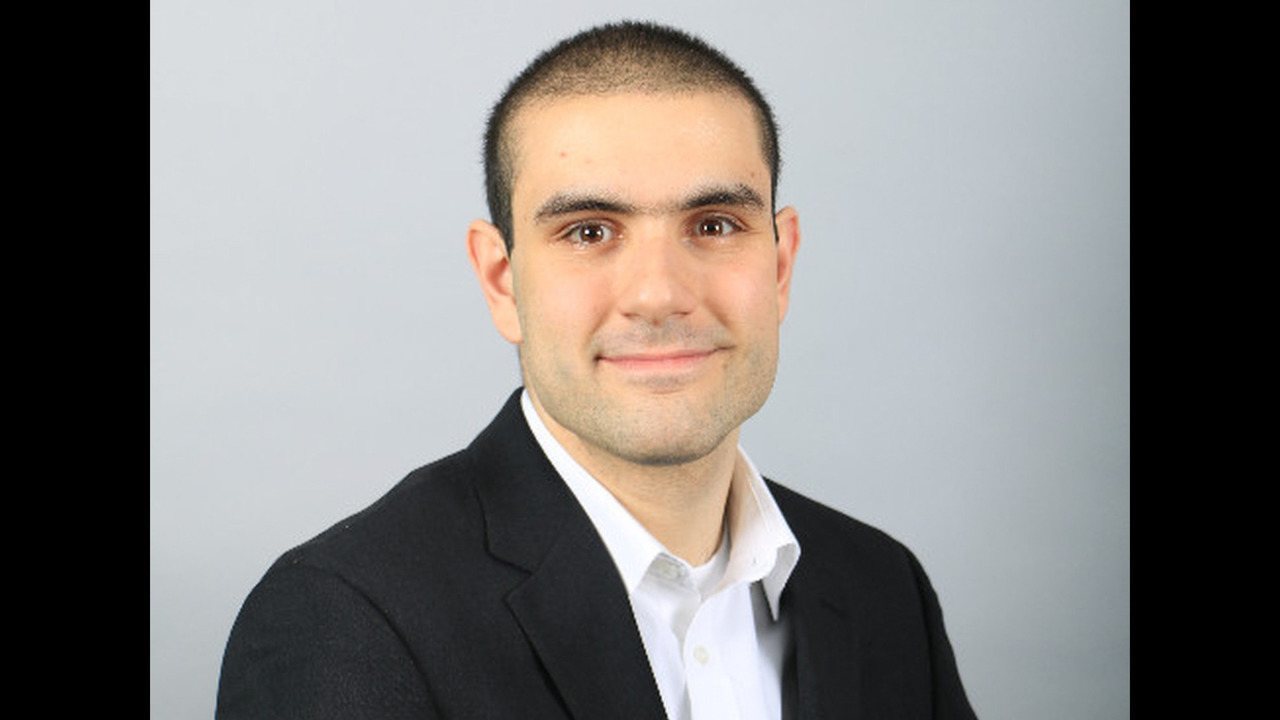 Alex Minassian, 25, irá responder a dez acusações de homicídio doloso (quando há intenção de matar) e a 13 tentativas de homicídio. Foto: Divulgação.