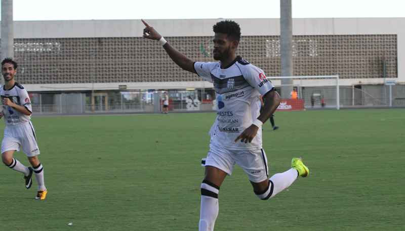 O lateral Ramires corre na comemoração do segundo gol do Castelo em cima do Rio Branco no Kleber Andrade. Foto: Dayana Souza/AT