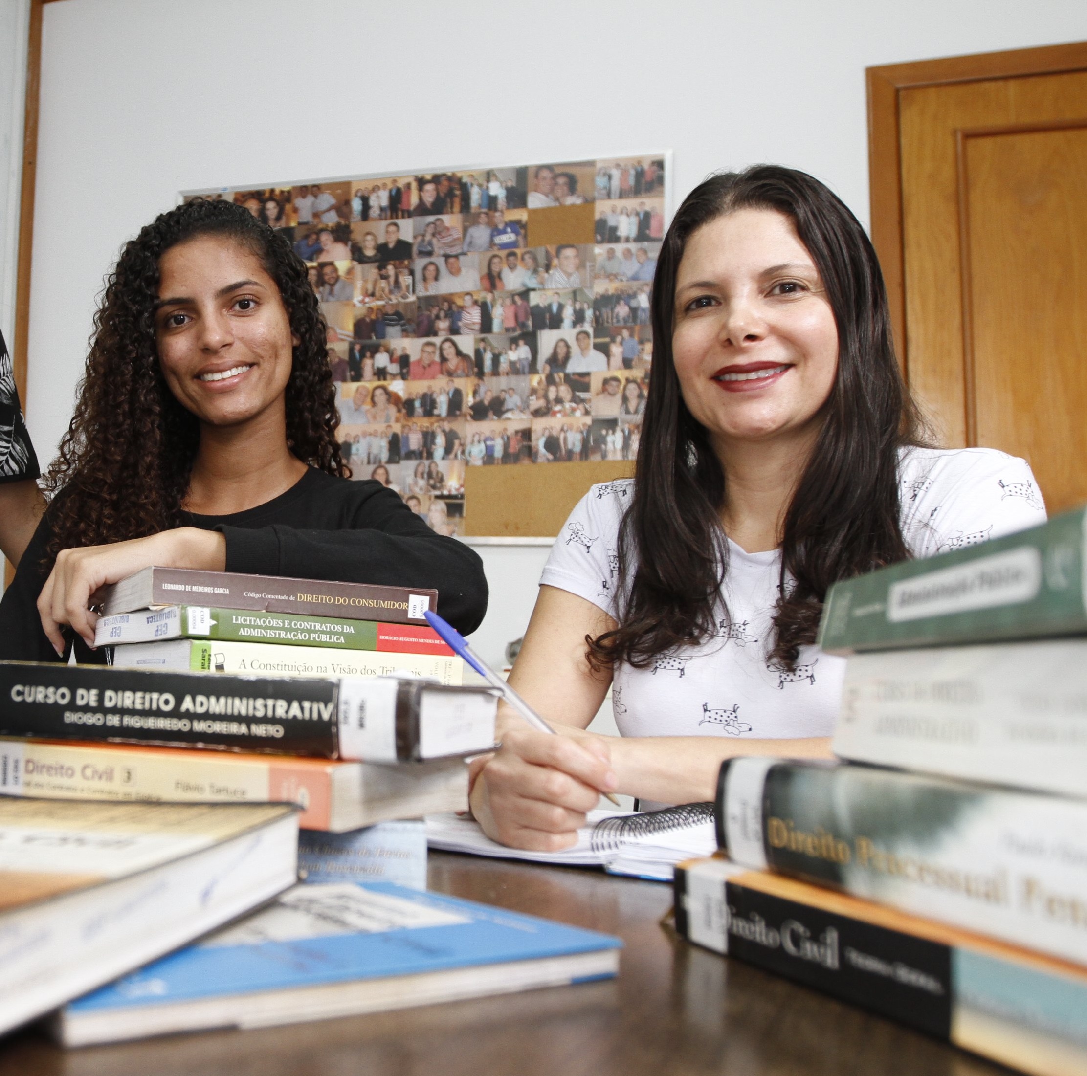 Ingrid Machado Costa, 21 anos, e Gabriela Rocha Ferreira, 41. Foto: Thiago Coutinho/AT