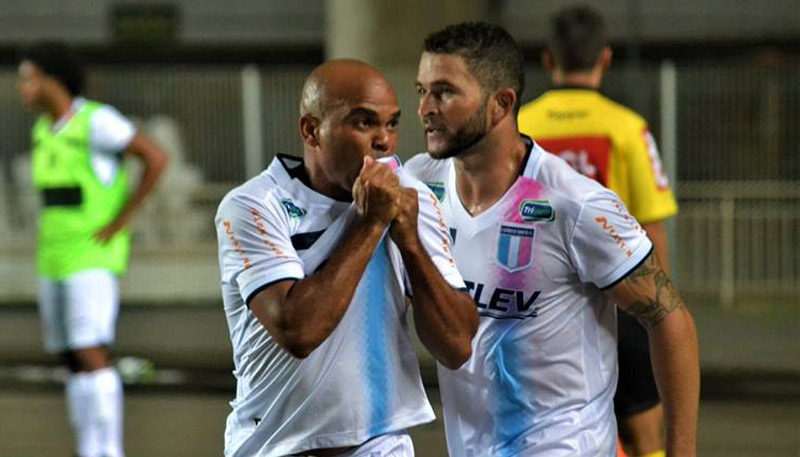 Jogadores do Espírito Santo comemoram gol do time. Foto: João Brito/ESFC