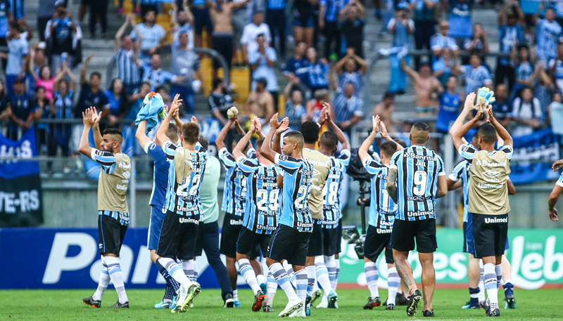 Jogadores agradecem à torcida após primeiro jogo. Foto: Lucas Uebel/Grêmio FBPA