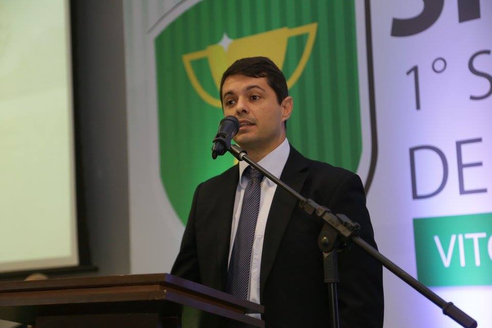 Gustavo Vieira durante Simpósio Brasileiro de Futebol de Base. Foto: Divulgação / FES