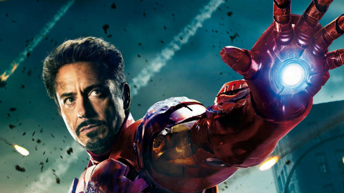 Robert Downey Jr com a armadura que resgatou sua carreira e deu início de fato à hegemonia da Marvel nos cinemas