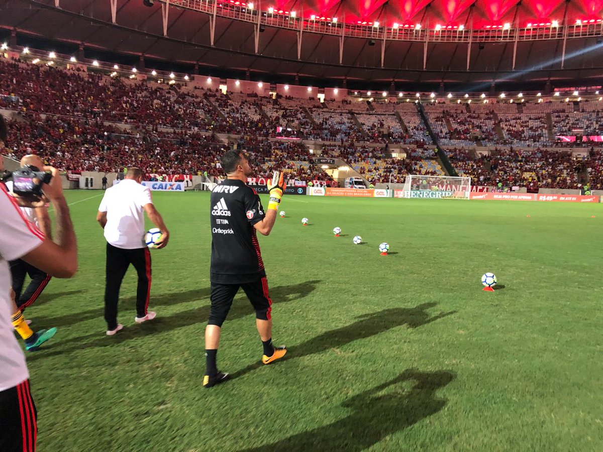 Entrada de Julio Cesar em campo. Foto: Reprodução/Twitter/Flamengo