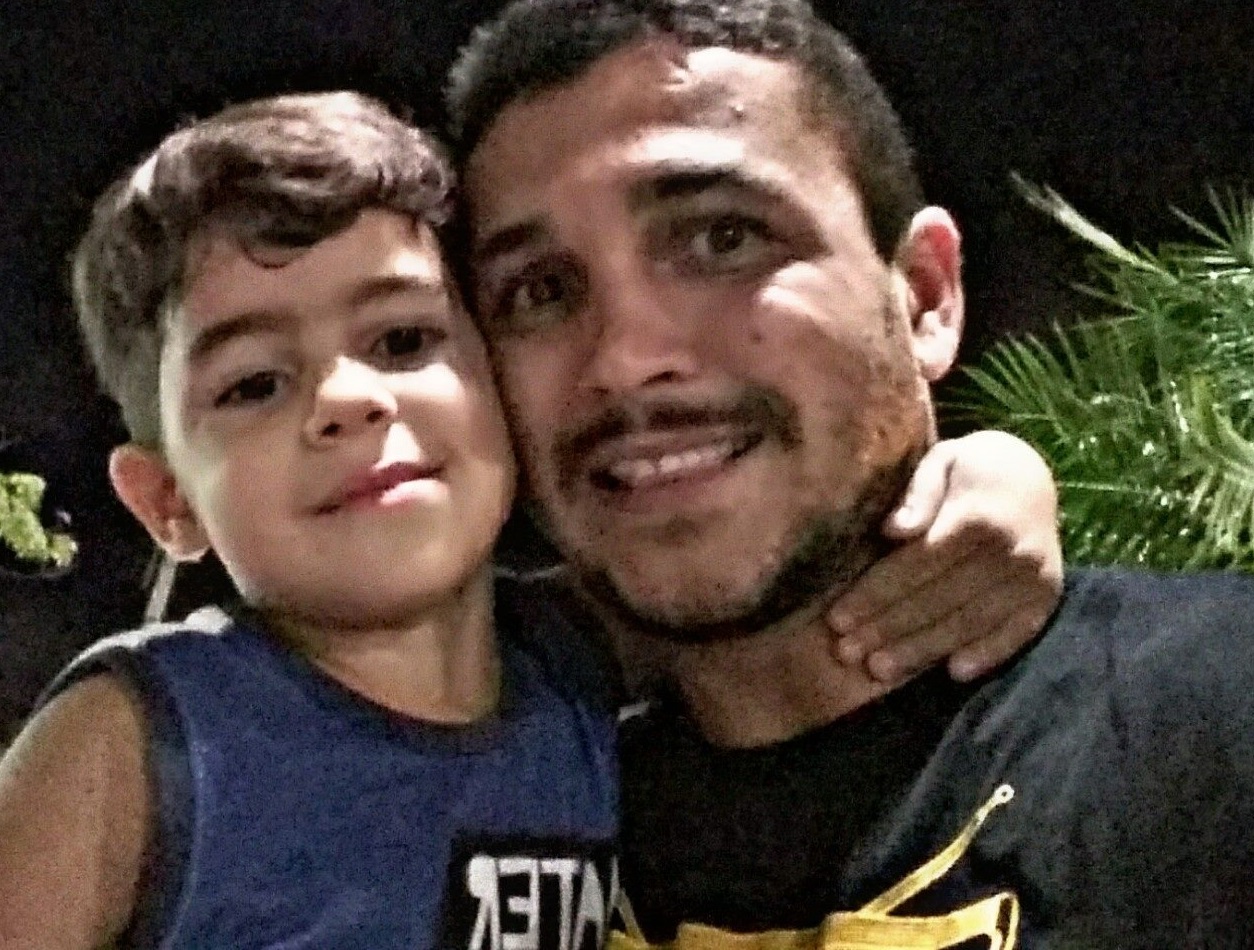Rainy Butkovsky, de 31 anos, com o filho Kauã Salles Butkovsky. Foto: Reprodução Facebook