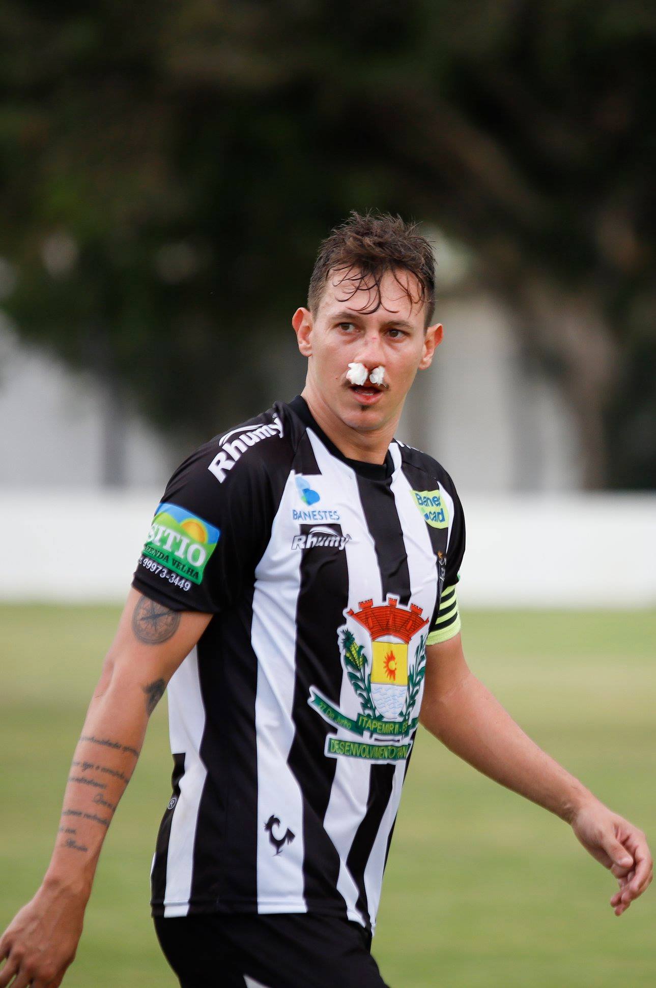 Zagueiro Kleber Viana levantou as taças do Capixabão e da Copa Espírito Santo, ano passado, como capitão. Agora, espera erguer a mais importante na história do clube. Foto: Divulgação / Atlético/ES