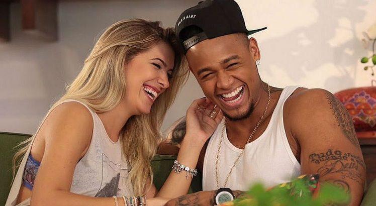 Nesta terça-feira (17), o cantor confirmou que havia voltado com ex-namorada Lorena Improta. Foto: Divulgação.