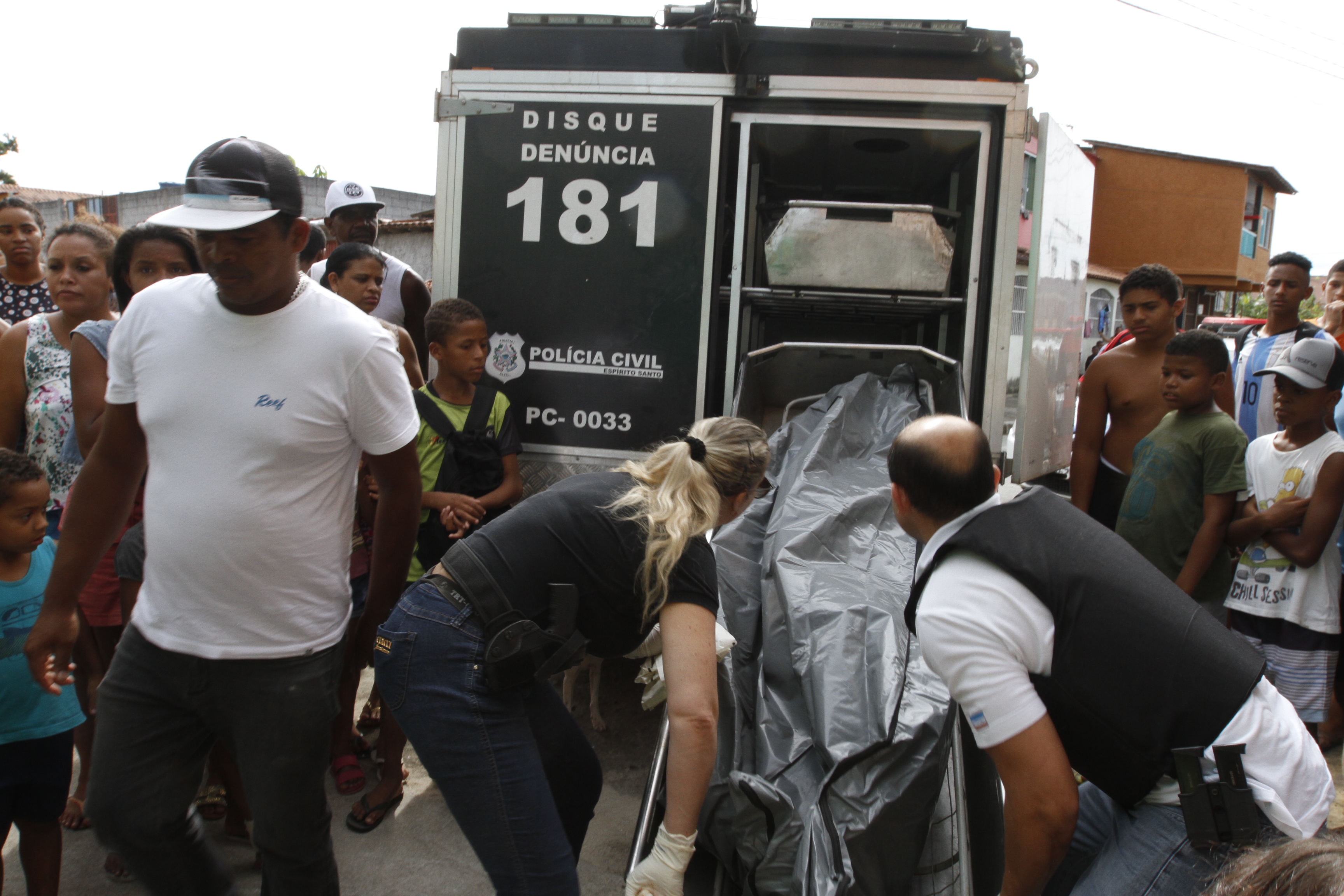 A equipe de perícia contou nove perfurações no corpo da vítima. Foto: Thiago Coutinho