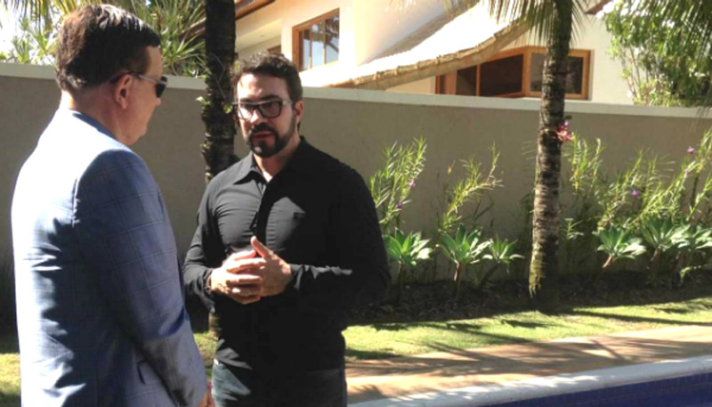 Padre Fábio de Mello conversou com o jornalista Roberto Cabrini, onde falou sobre a síndrome. Foto: Divulgação/SBT