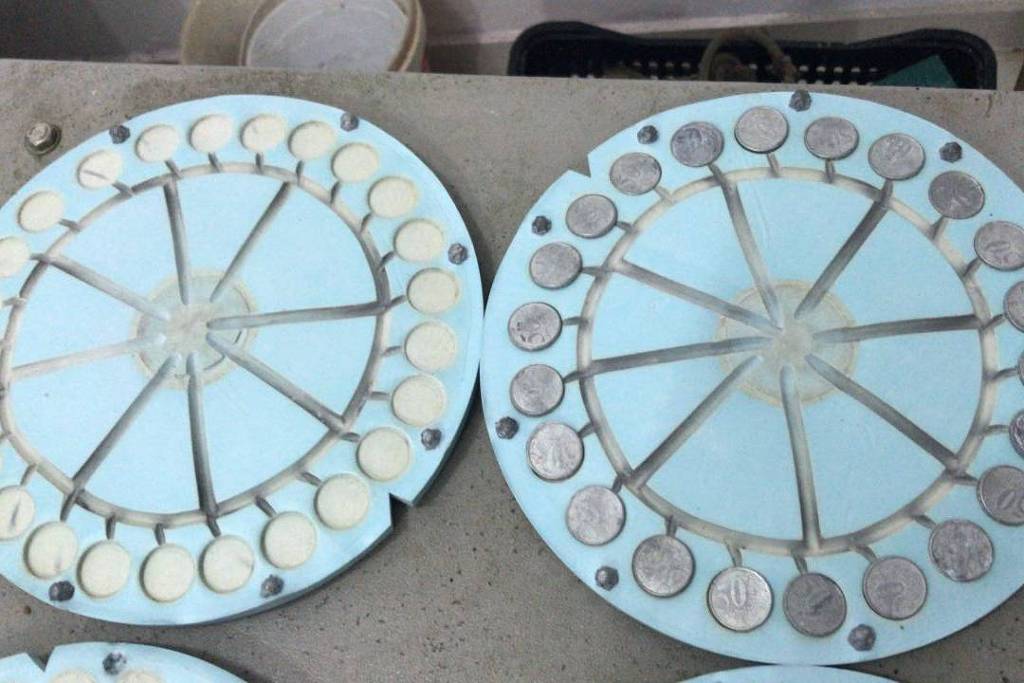 Produção de moedas falsas em fábrica em Cidade Tiradentes. Foto: Divulgação/Deic