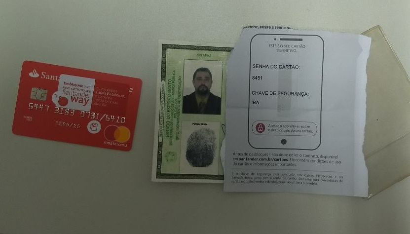 A carteira de identidade falsa foi usada para abrir contas em bancos. Foto: Tais de Hollanda