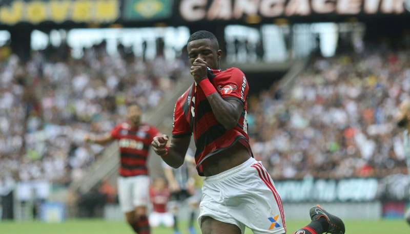 Vinícius Jr comemora um de seus gols contra o Ceará. Foto: Staff Images/Flamengo
