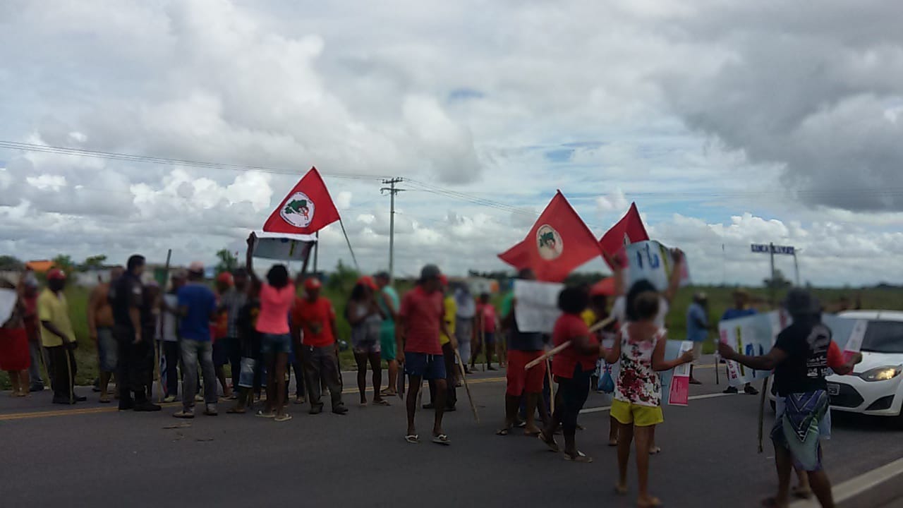 Os manifestantes fazem parte do MST. Foto compartilhada via WhatsApp