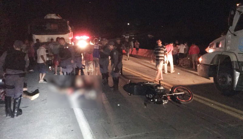 Acidente envolveu duas motos e dois veículos na BR-101 (Foto: WhatsApp)
