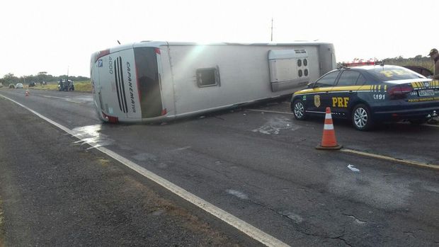 Sete passageiros do ônibus, que transportava pacientes, morreram. (Foto: Divulgação/PRF-PR)